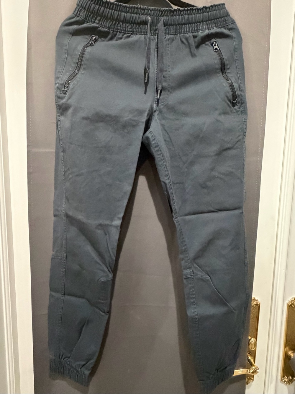 Under Armour Men’s Black Charcoal Jogger Pants Zip Pockets Drawstring Athletic